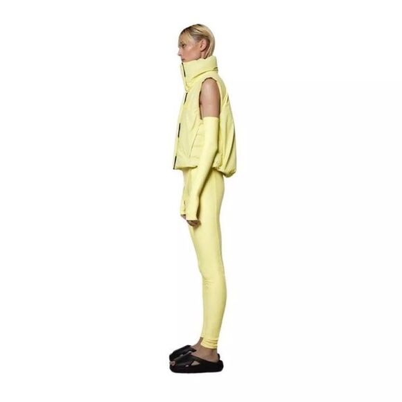RAINS Loop W Vest ❄️ NWT ❄️ pale yellow straw❄️ puffy quilted ❄️ extra small - Picture 2 of 6